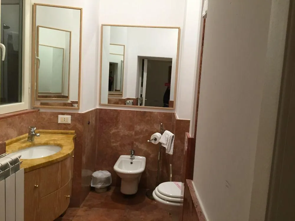 Apollo Apartments Colosseo Rome 3*,