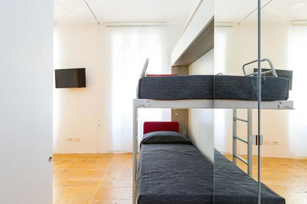Apollo Apartments Colosseo Rzym 3*,